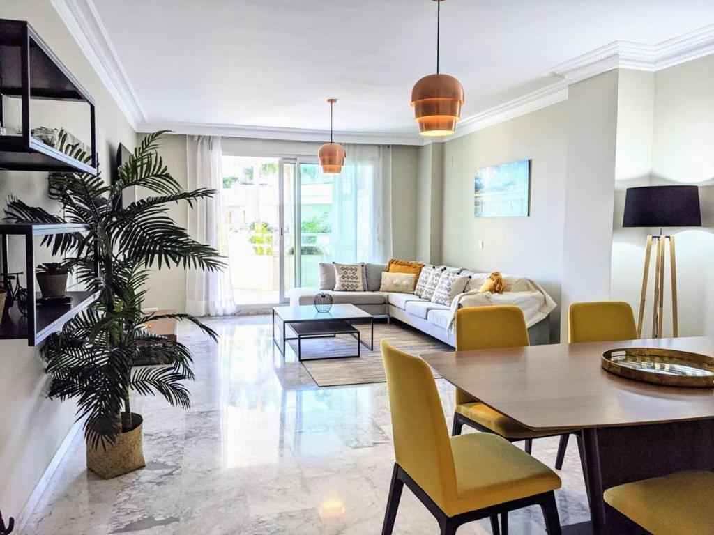 โครัล บีช อพาร์ตโฮเทล Apartment มาร์เบยา ภายนอก รูปภาพ